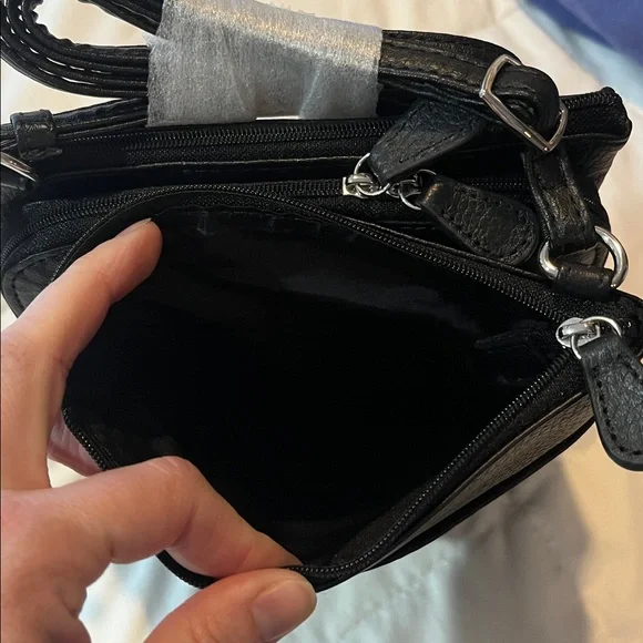 Giani Bernini Leather Crossbody Bag - Picture 9 of 12